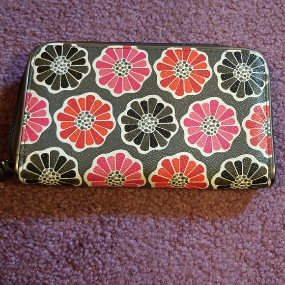Brand new Vera Bradley wallet - Picture 3 of 3